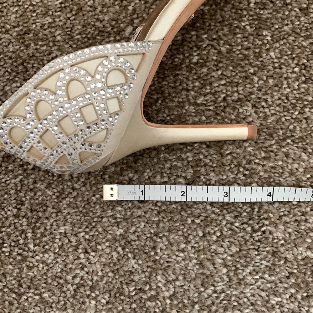 Badgley Mischka Silver and Cream Heels - Picture 14 of 14